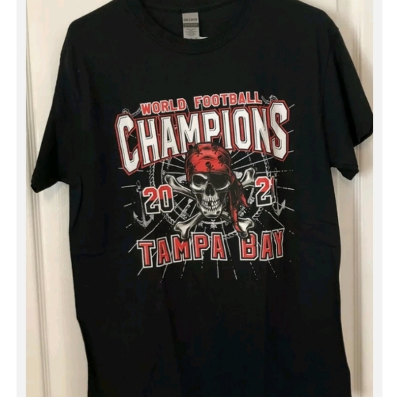 Tampa Bay Buchaneers Football NFL T SHIRT! 🥳 - Picture 2 of 3